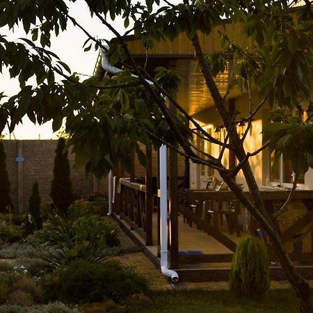 Три Кошки Hotel Черноморск Екстериор снимка