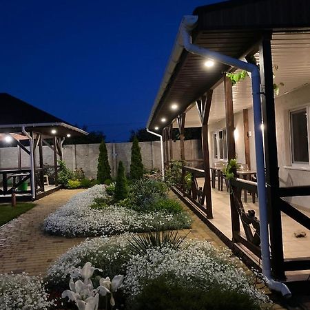 Три Кошки Hotel Черноморск Екстериор снимка