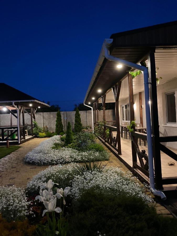 Три Кошки Hotel Черноморск Екстериор снимка