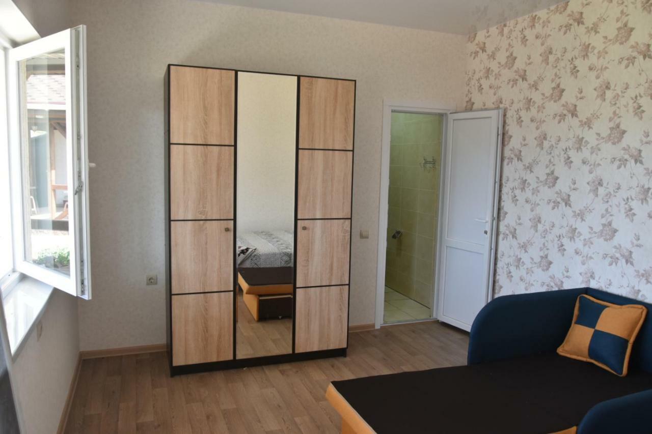 Три Кошки Hotel Черноморск Екстериор снимка