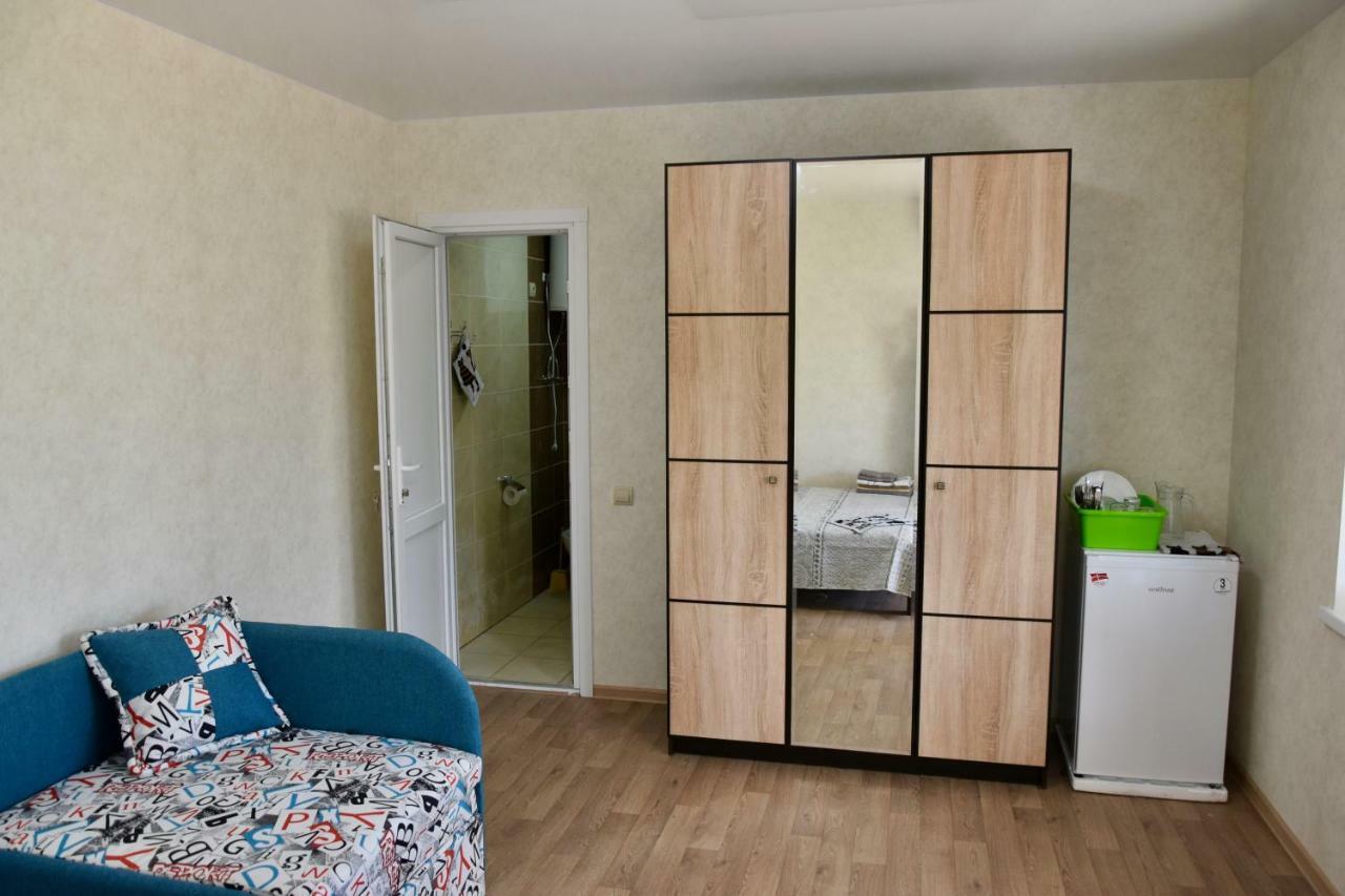 Три Кошки Hotel Черноморск Екстериор снимка