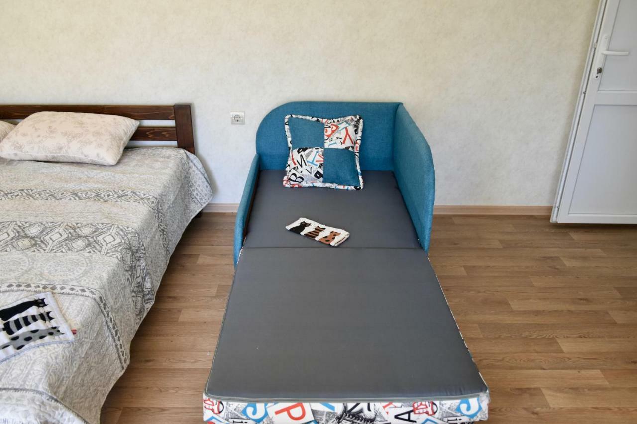 Три Кошки Hotel Черноморск Екстериор снимка