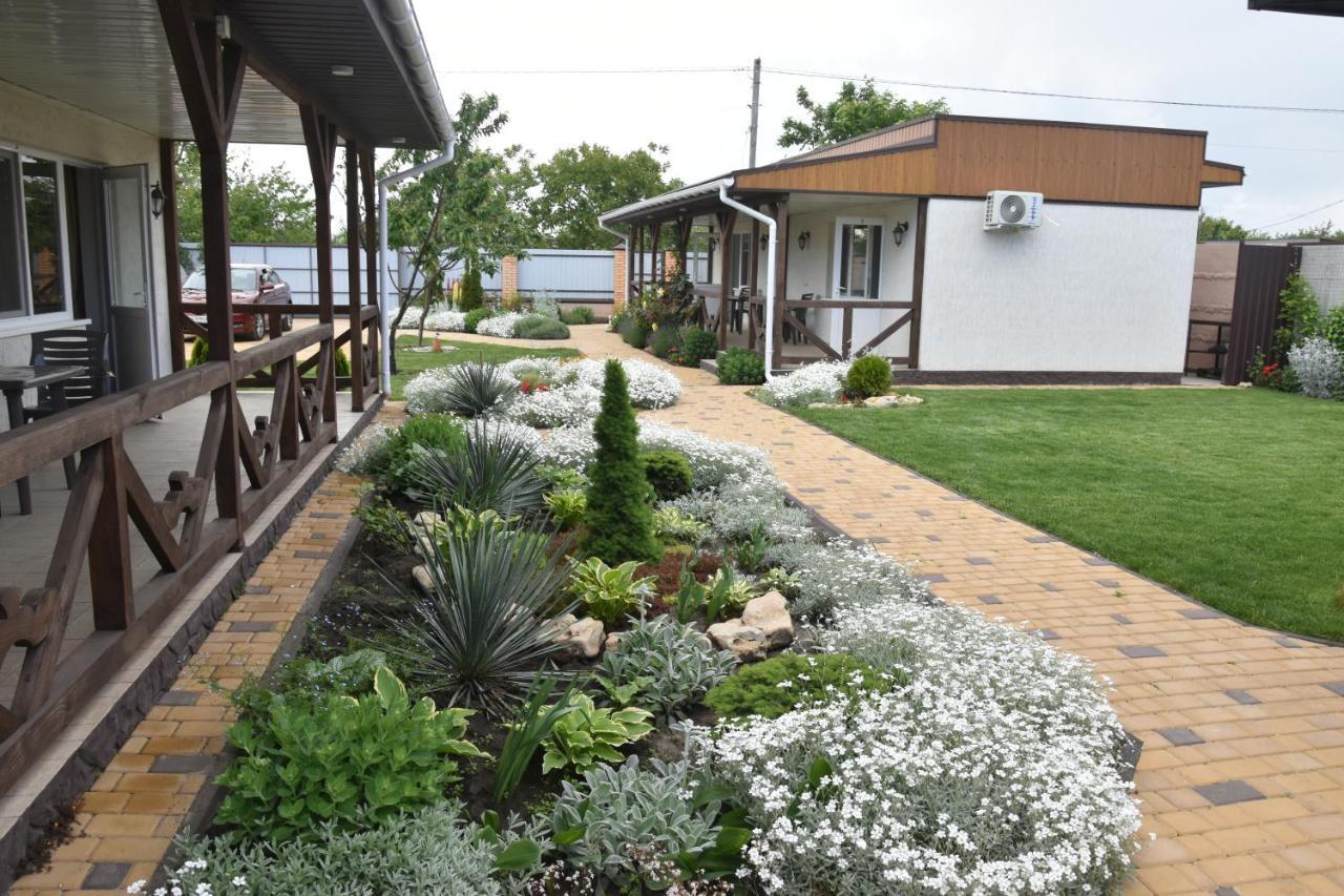 Три Кошки Hotel Черноморск Екстериор снимка