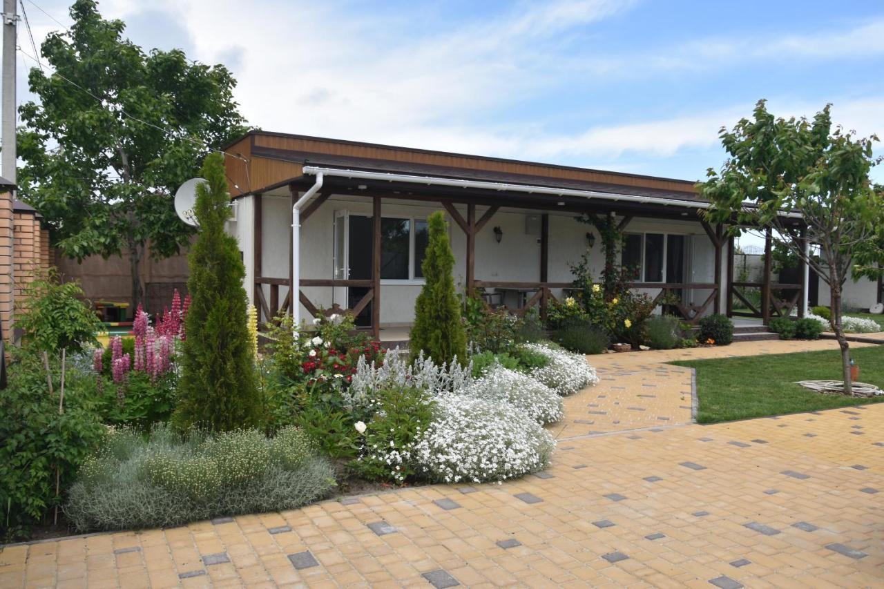 Три Кошки Hotel Черноморск Екстериор снимка