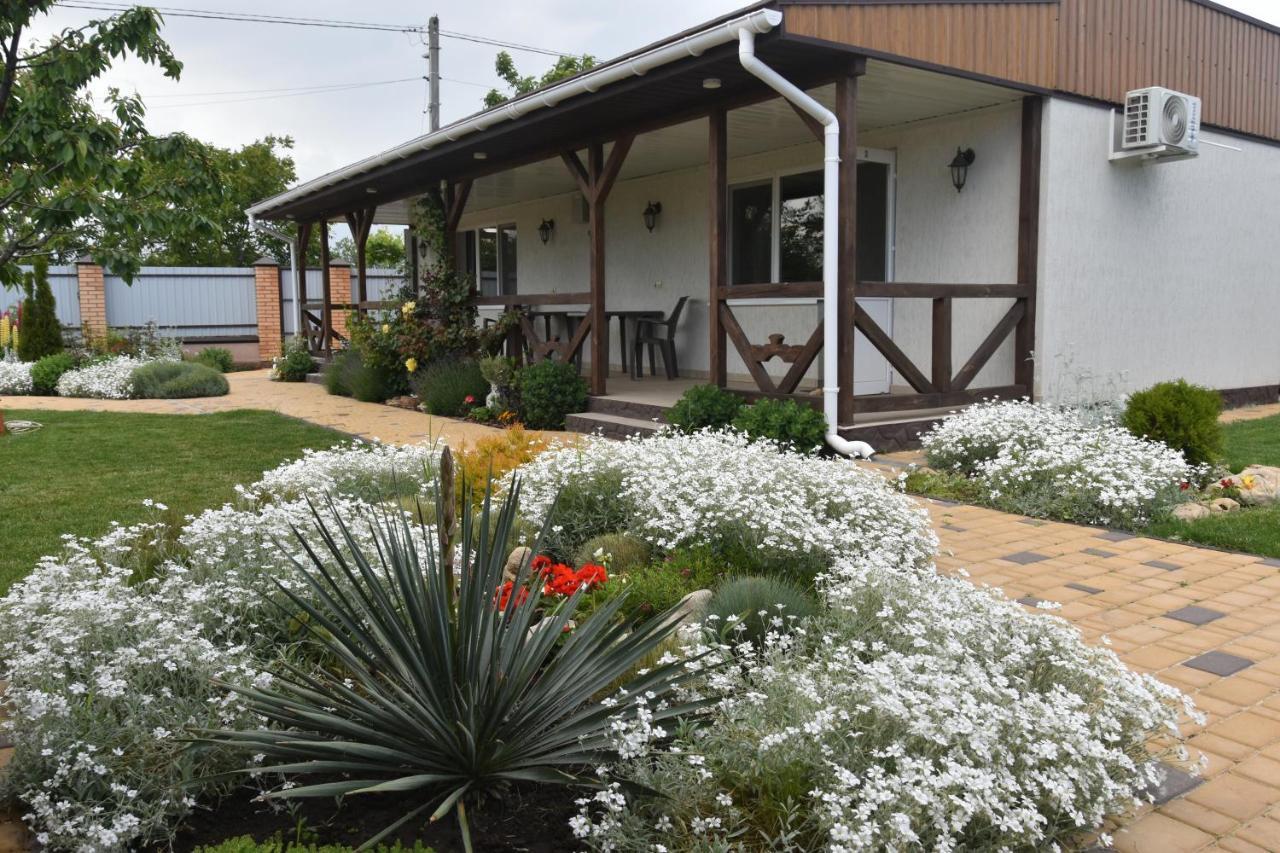 Три Кошки Hotel Черноморск Екстериор снимка