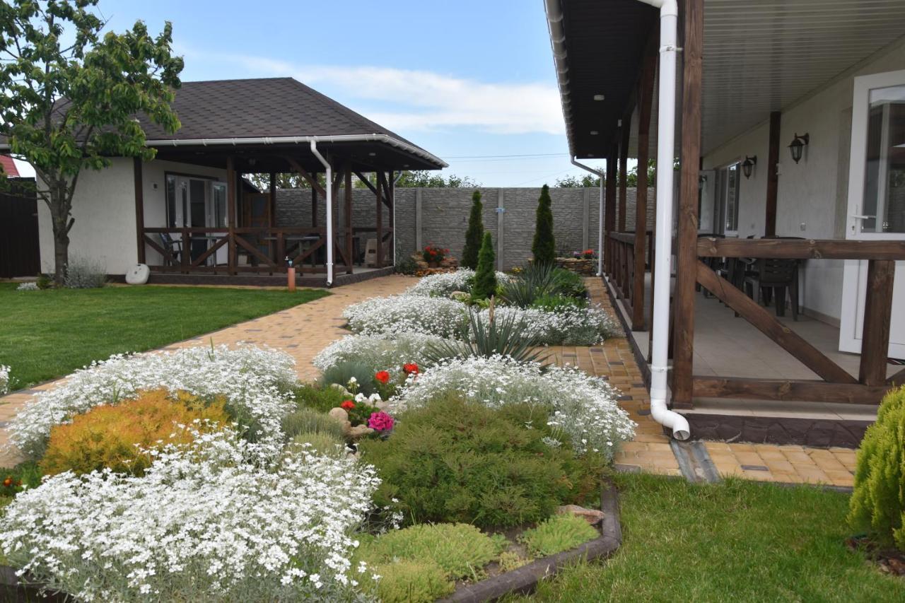 Три Кошки Hotel Черноморск Екстериор снимка