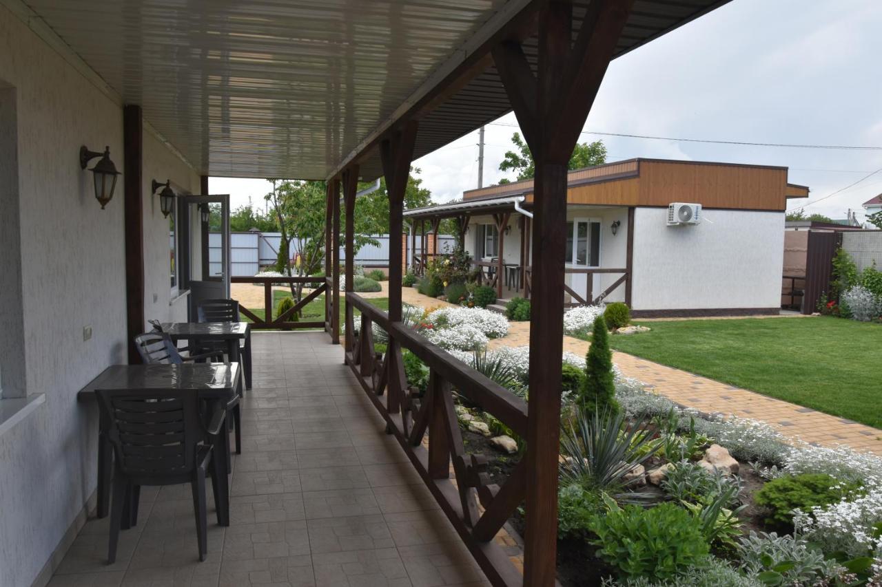 Три Кошки Hotel Черноморск Екстериор снимка